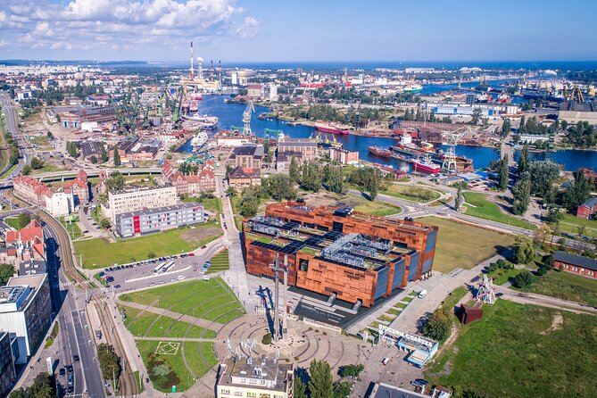 Gdansk: European Solidarity Centre Guided Tour - Recreated scenes and multimedia displays