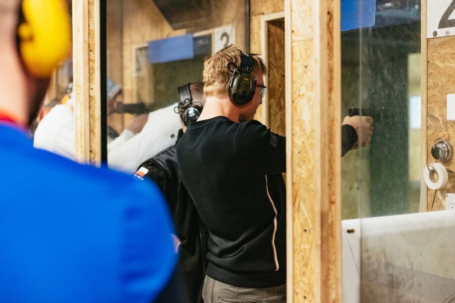 Gdańsk: Extreme Gun Shooting Experience with Transfers - The atmosphere at the range