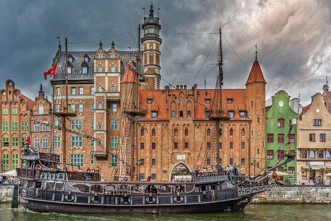 Gdansk Food and Sightseeing Tour with Bart - Fahrenheit, the Green Gate, and Granary Island