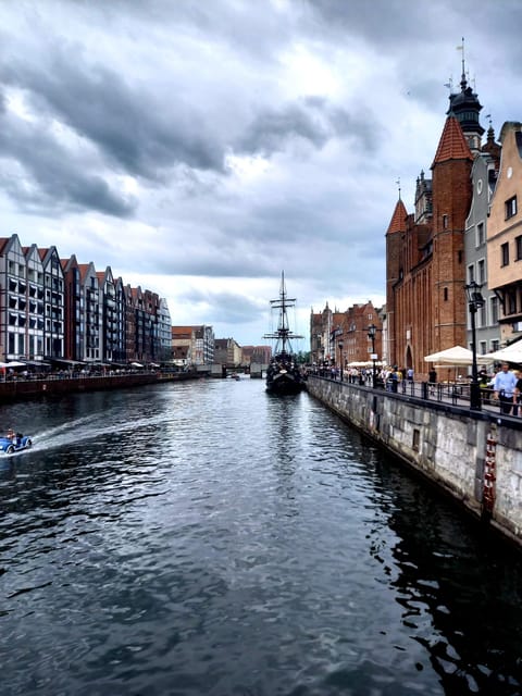 Gdansk: Guided Round-Trip Cruise to Westerplatte - Wisłoujście Fortress and the approach to Westerplatte