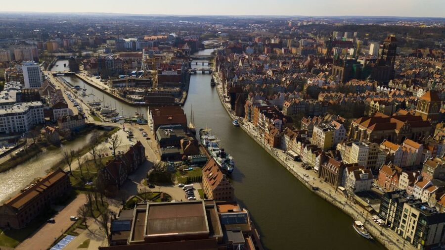 Gdańsk: Highlights Bike Tour - Ołowianka and the Motława Waterfront