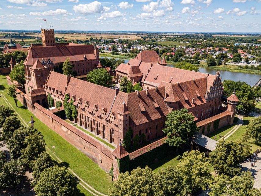Gdansk: Malbork Castle & Westerplatte Tour with Local Lunch - Private transport makes the long day easier