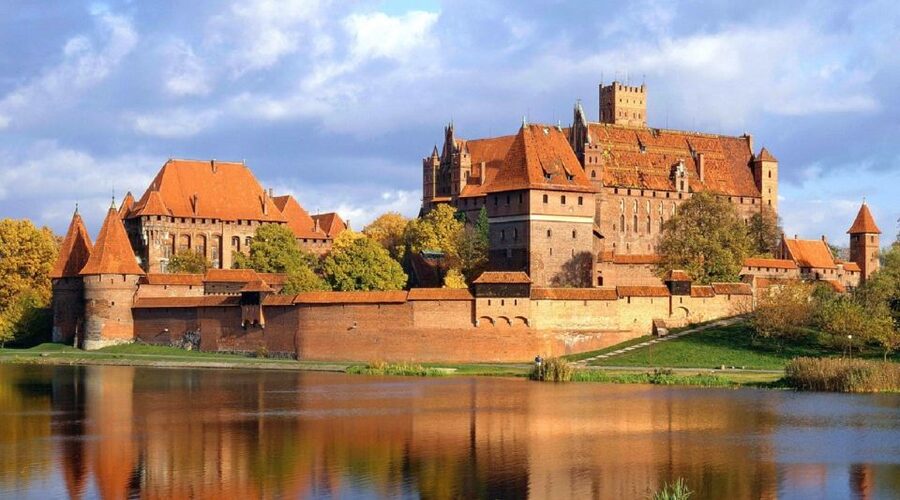 Gdansk: Malbork Castle & Westerplatte Tour with Local Lunch - The castle visit: impressive, but not effortless