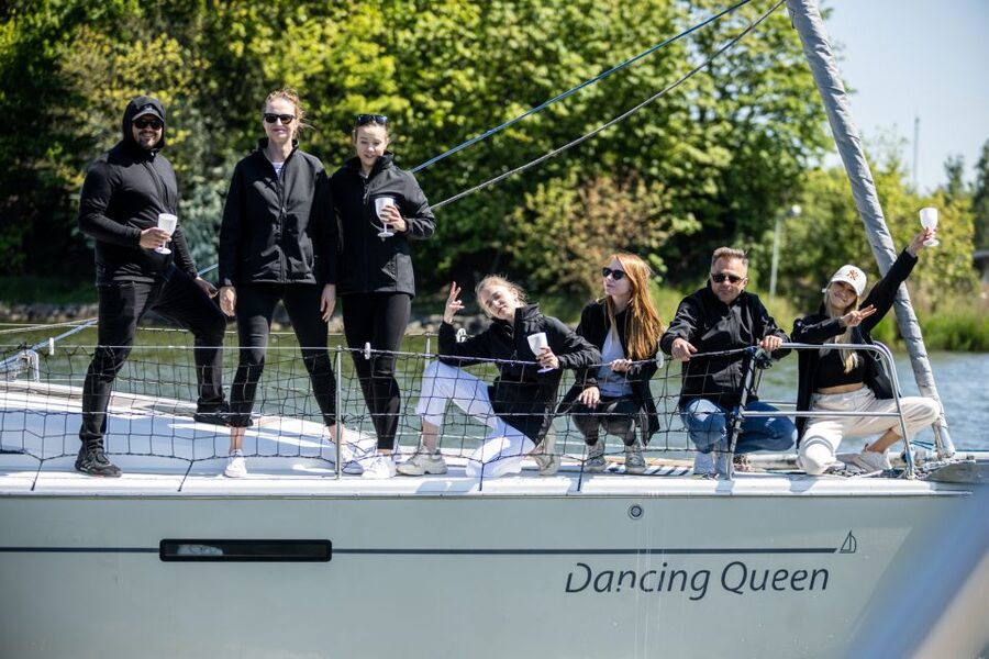 Gdańsk: Motlawa and Port yacht cruise with Welcome Drink - Who should book this cruise?