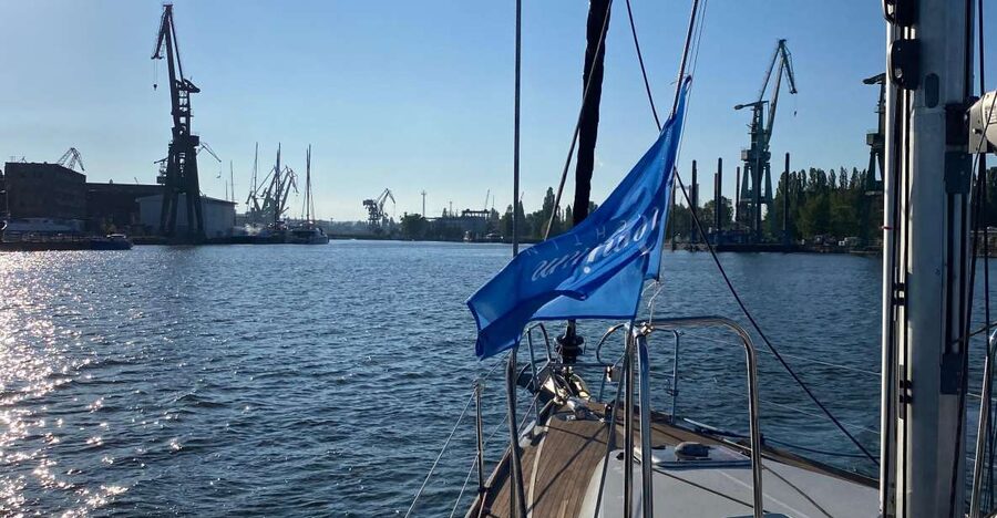 Gdańsk: Motlawa and Port yacht cruise with Welcome Drink - The long run toward the port