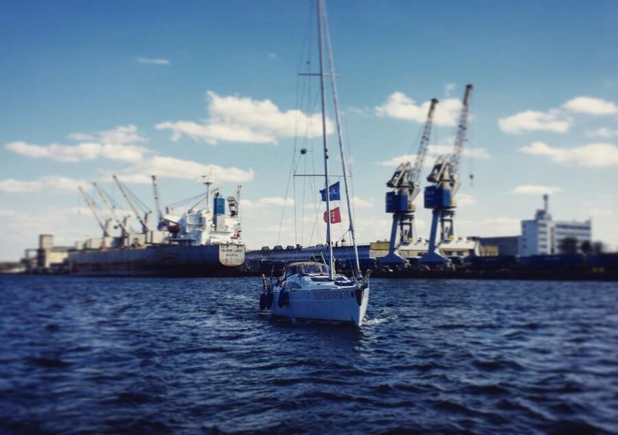 Gdańsk: Motlawa and Port yacht cruise with Welcome Drink - Where Solidarity was born