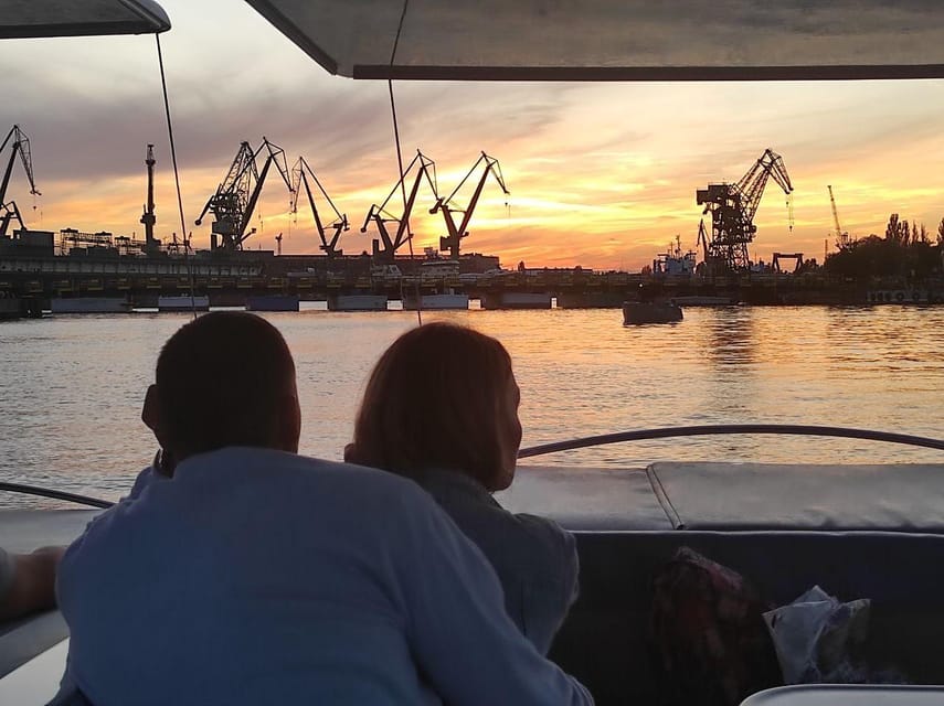 Gdańsk: Motława River Eco Cruise at Sunset with Prosecco - Prosecco, music, and the style of the ride