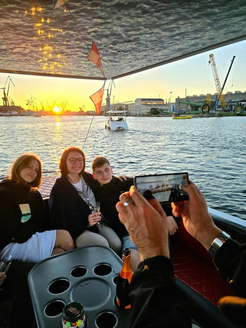 Gdańsk: Motława River Eco Cruise at Sunset with Prosecco - Who should book this cruise?