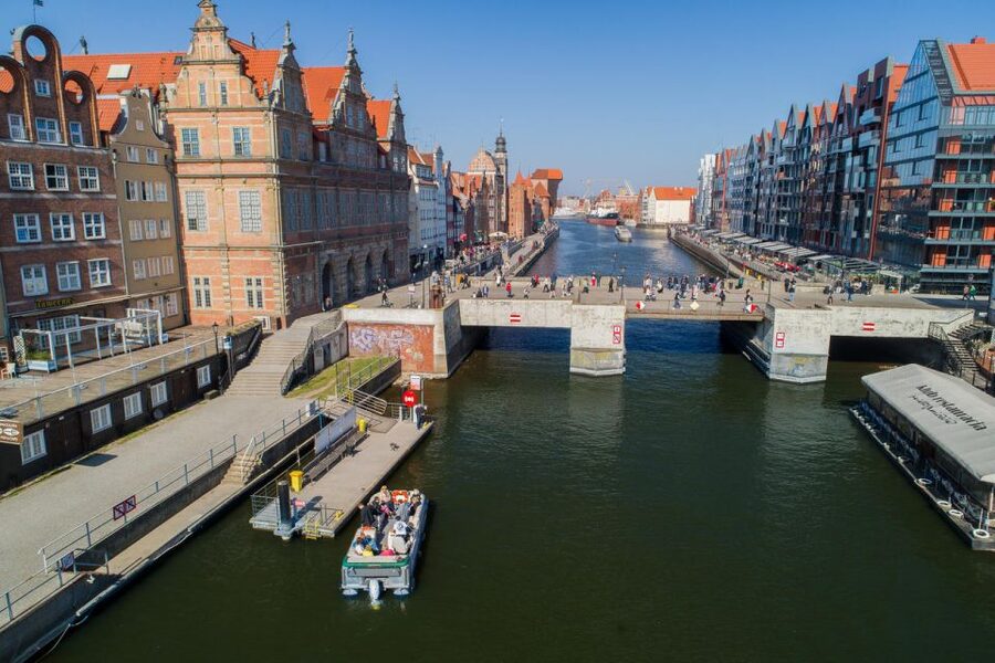 Gdańsk: Motlawa River Sightseeing Catamaran Cruise - Polish Hook and the shipyard cranes