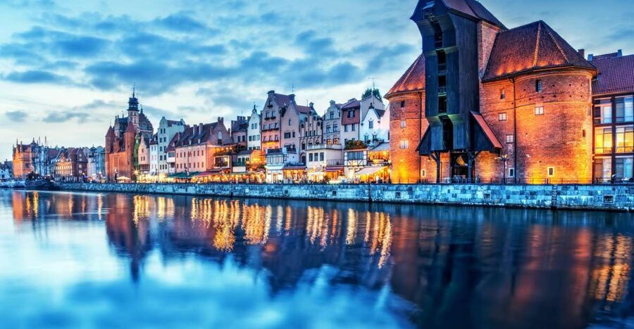 Gdańsk: Old Town Private Walking Tour with Legends and Facts - Długa Street, Neptune’s Fountain, and Artus Court
