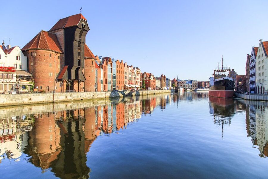 Gdańsk: Old Town Private Walking Tour with Legends and Facts - The Green Gate and the Motława River