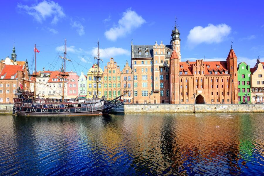Gdańsk: Old Town Private Walking Tour with Legends and Facts - What the 3-hour route adds on the Motława islands