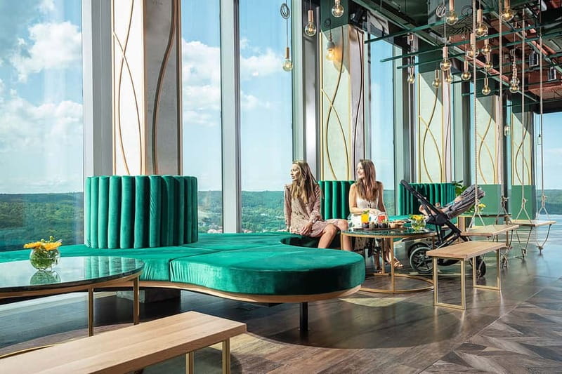 Gdańsk: Olivia Star Sky-High Views, Dinner, and Cocktails - The 32nd floor combines the view with dinner