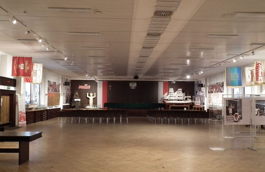 Gdansk: Private Communism Tour with Solidarity Center Museum - The private format and the guide’s role
