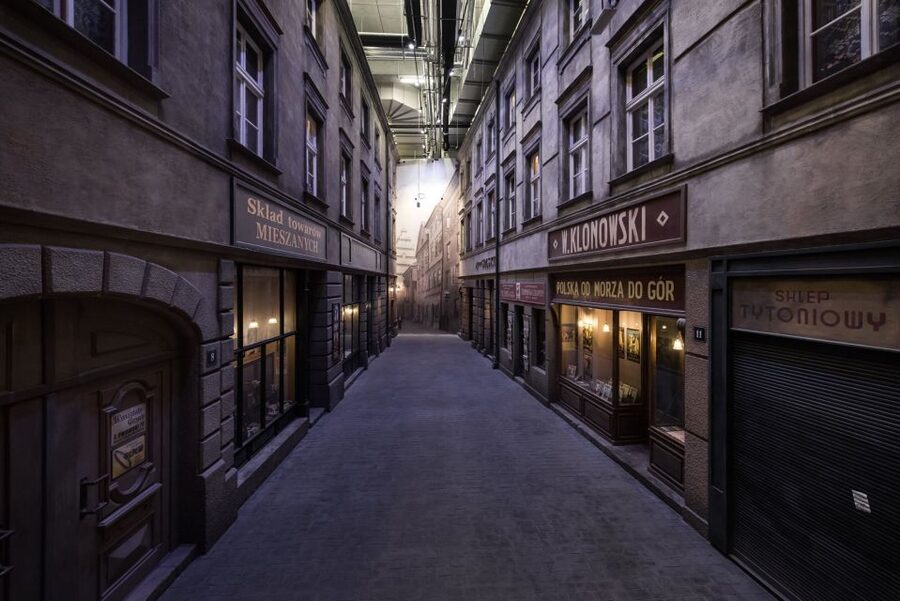 Gdansk Private WWII Tour with Museum of the Second World War - Shipyard workers and the fight against communism