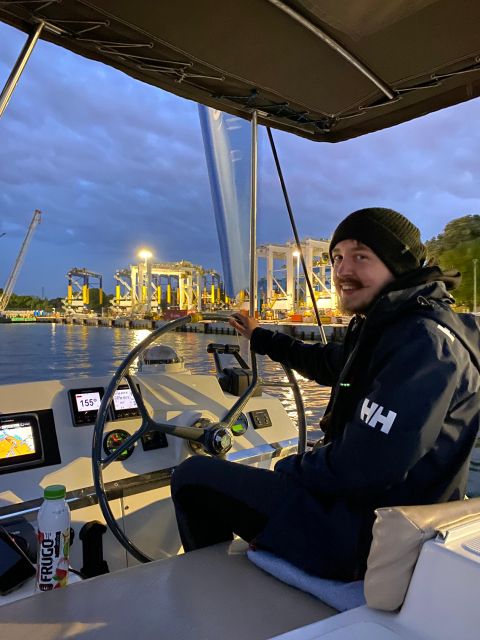 Gdansk: Scenic Evening Yacht Cruise with Welcome Drink - Into the Port of Gdańsk