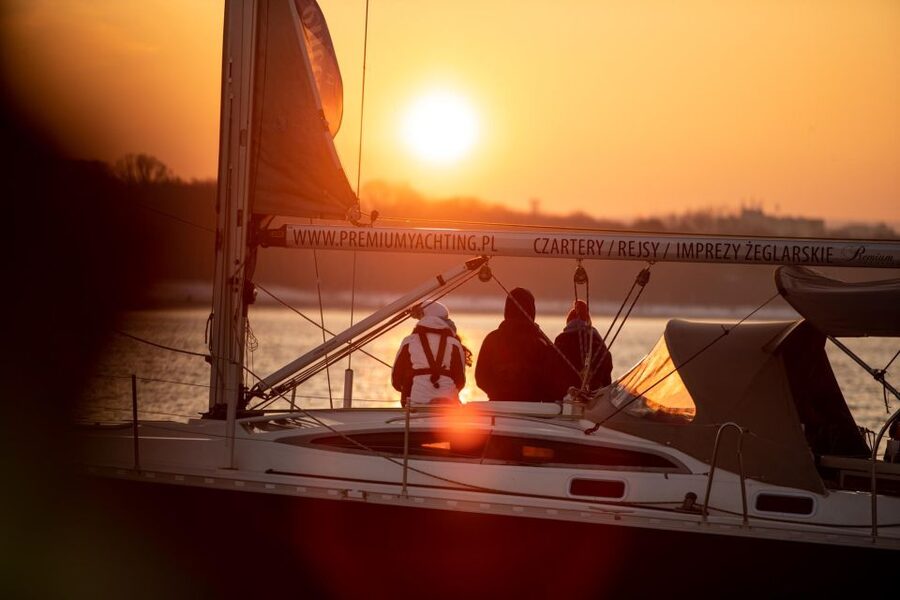 Gdańsk: Scenic Sunset Cruise with Welcome Drink - From Ołowianka to the old waterfront