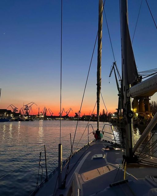 Gdańsk: Scenic Sunset Cruise with Welcome Drink - Reaching the Bay of Gdańsk