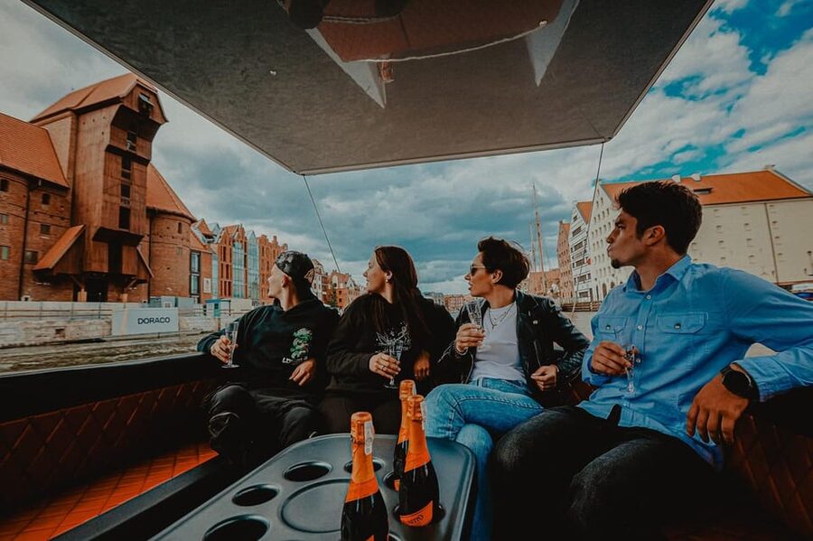 Gdańsk: Sightseeing EcoCruise around the Old Town of Gdansk - The WWII Museum and a change in tone
