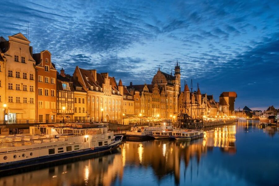 Gdansk: Small Group Walking Tour - Gold Gate and Green Gate, two very different thresholds