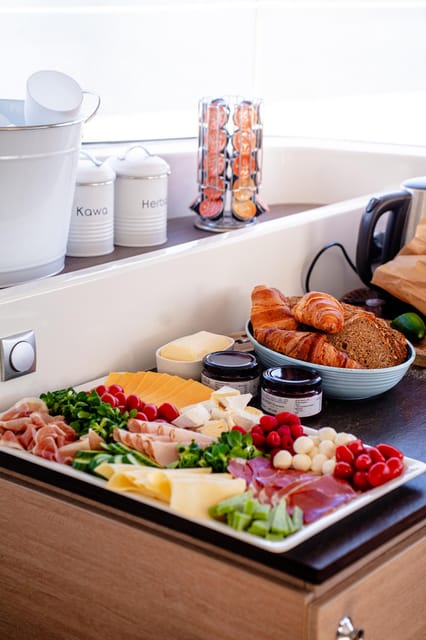 Gdansk/Sopot: Breakfast Cruise on a Catamaran - A comfortable catamaran with room to slow down