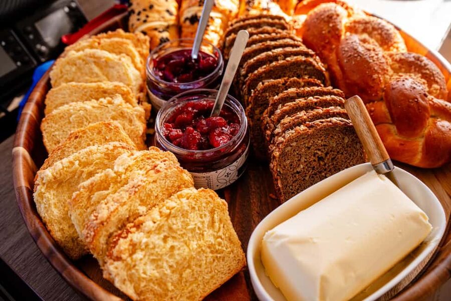 Gdansk/Sopot: Breakfast Cruise on a Catamaran - Breakfast with the boat still in the marina