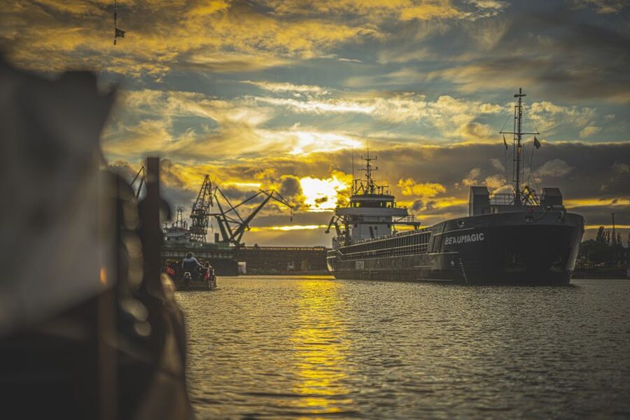 Gdańsk: Sunset Cruise on a Historic Polish Boat - What the guide adds to the ride