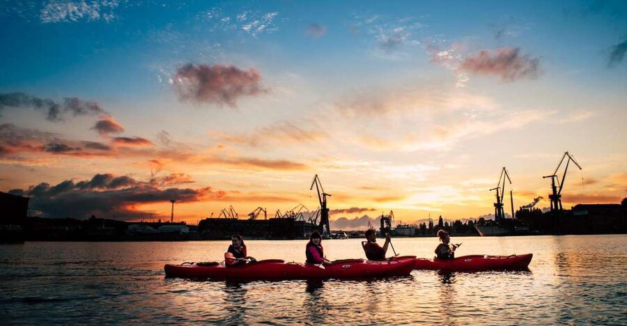 Gdansk: Sunset Kayak Tour - Setting off on the Motlawa