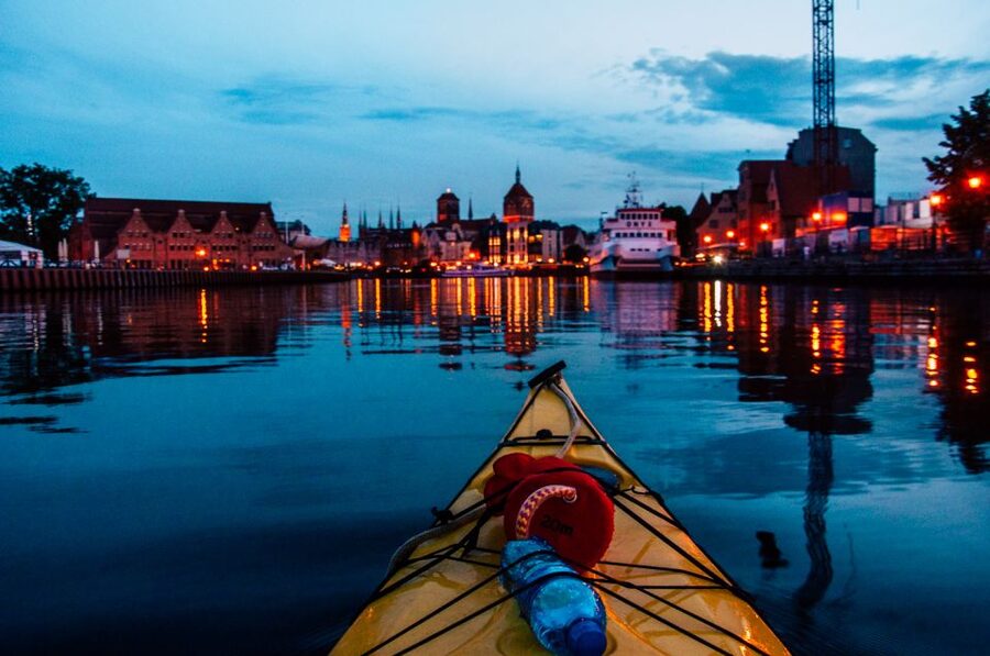 Gdansk: Sunset Kayak Tour - Granary Island and the old waterfront
