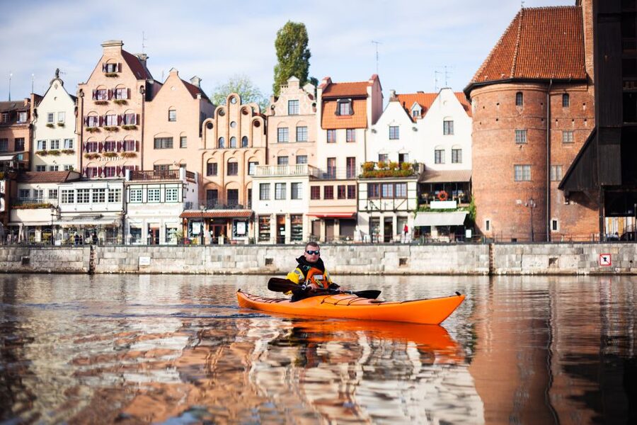 Gdansk: Winter Kayaking Tour - Meeting the guide by the red shipping containers