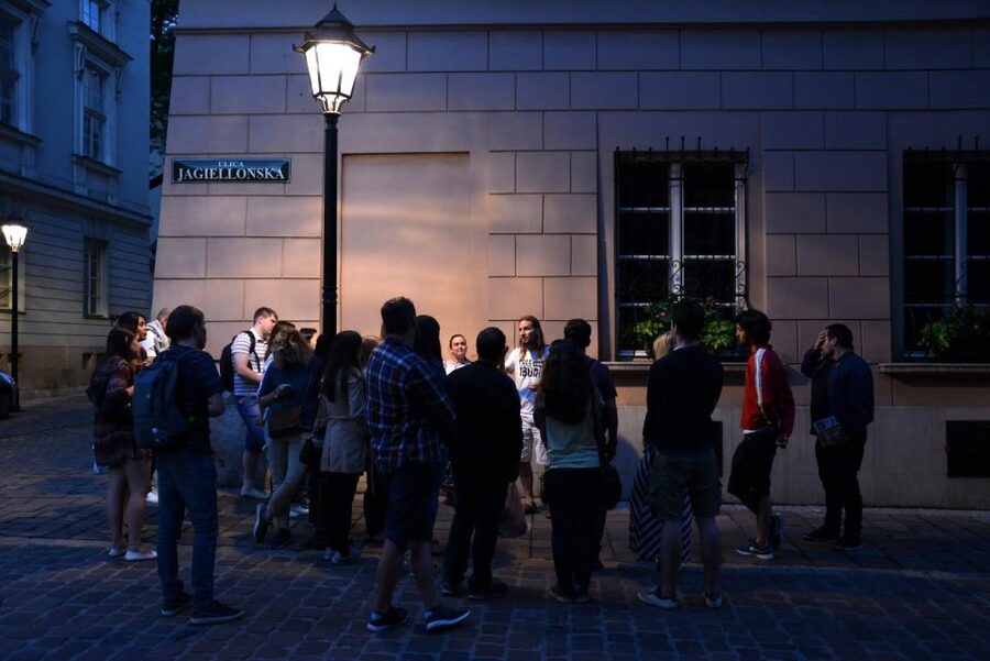 Ghosts & Crimes: Macabre Kraków Walking Tour in English - Why the Guide Makes or Breaks This Walk