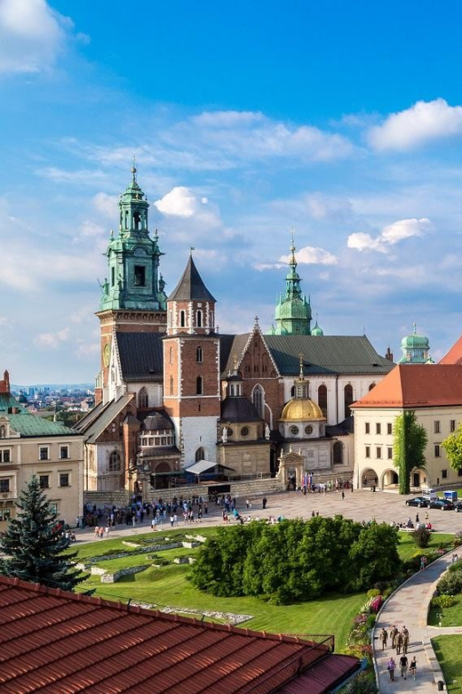 Guided Tour of the Wawel Castle & Cathedral in Cracow - The royal crypts add a quieter final chapter