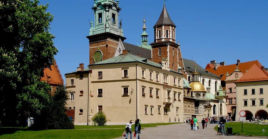 Guided Tour of the Wawel Castle & Cathedral in Cracow - What the guide adds to a two-hour visit
