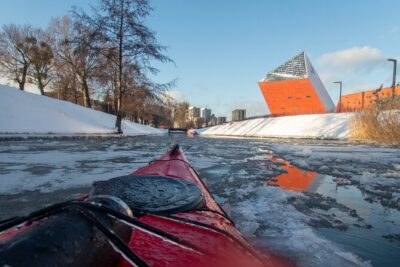 Guided Winter Kayak Tour in Gdańsk & Hot Chocolate Treat