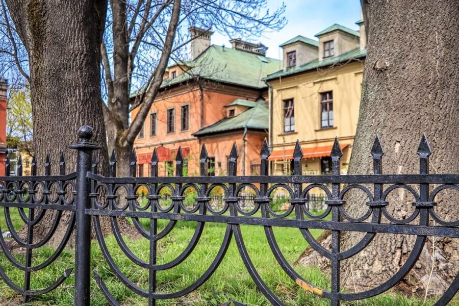 Jewish Krakow Walking Tour in English - The surviving synagogues and Jewish art