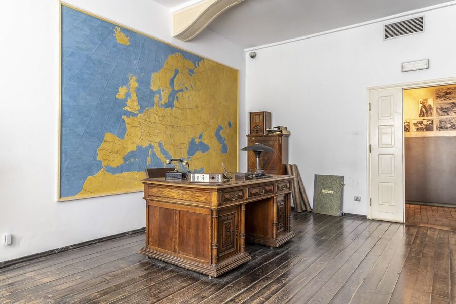 Kazimierz, Schindler's Factory & Ghetto Guided Tour - Starting on Szeroka Street in Kazimierz