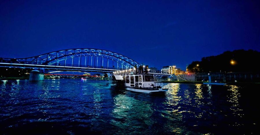 Krakow: 1-Hour Evening Vistula River Cruise - Father Bernatek’s Bridge and the move toward Kazimierz