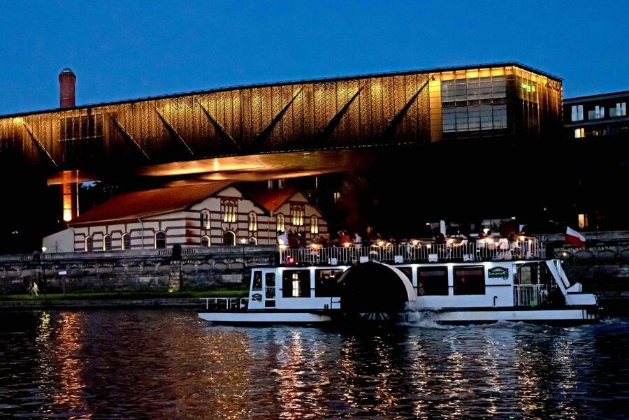 Krakow: 1-Hour Evening Vistula River Cruise - Sunset, night lights, and the limits of an evening cruise