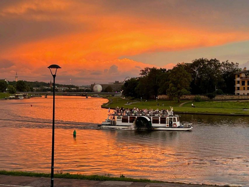 Krakow: 1-Hour Evening Vistula River Cruise - Wawel Castle from the Vistula