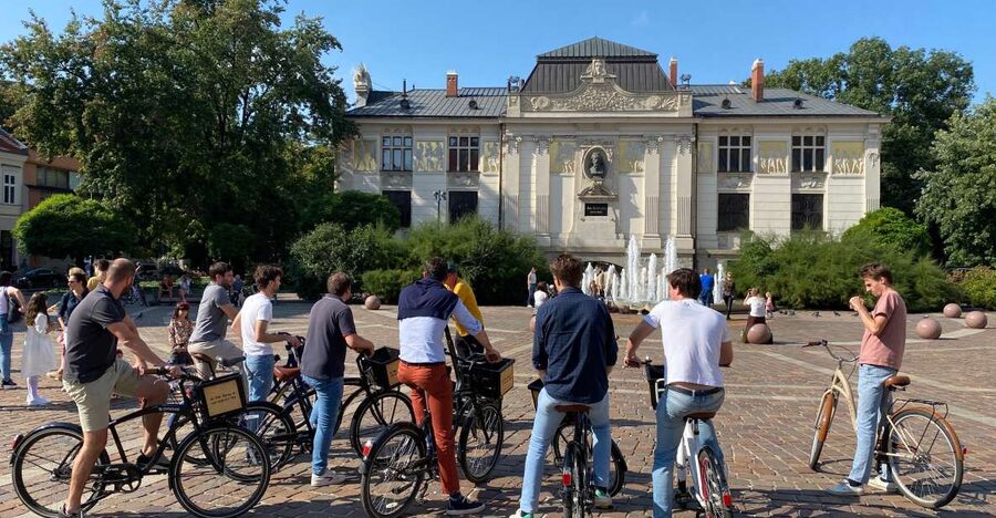 Krakow: 2h Kazimierz (Jewish Quarter) Bike Tour - Reading pre-war Kazimierz through its streets