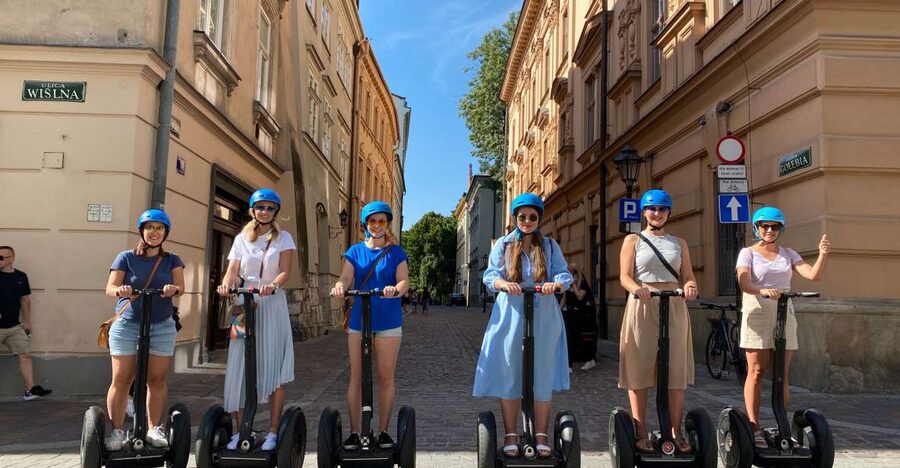 Krakow: 60 min, 120 min Segway Rental with photosession - Wawel Royal Castle and the Dragon Cave