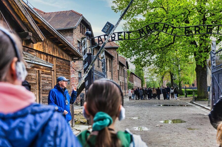 Krakow: Auschwitz-Birkenau Guided Tour and Private Transport - Why Auschwitz requires more than a quick visit