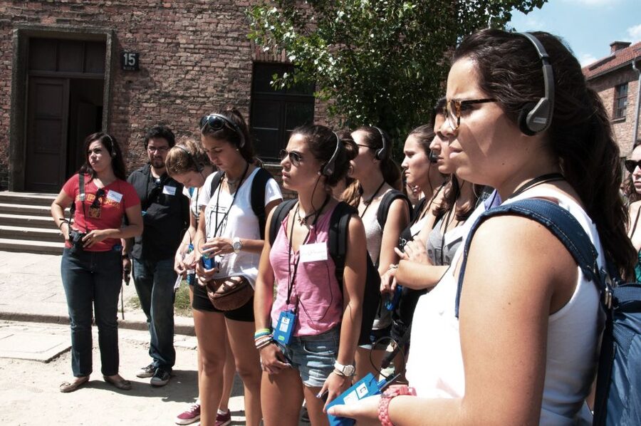 Krakow: Auschwitz-Birkenau Guided Tour Pickup/Lunch Options - Why Auschwitz and Birkenau belong to separate parts of one visit