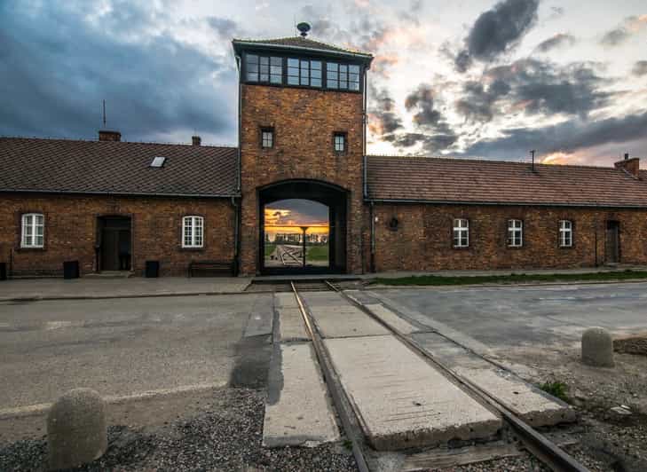 Krakow: Auschwitz-Birkenau Guided Tour with Pickup & Lunch - The Short Transfer to Birkenau