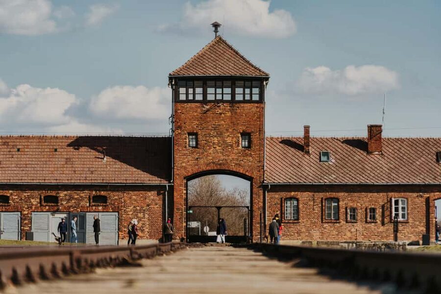 Krakow: Auschwitz-Birkenau Guided Tour with Transportation - The difficult question of timing and tickets
