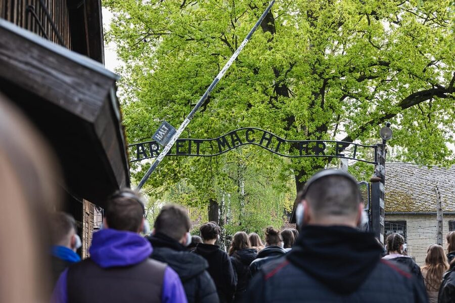 Krakow Auschwitz-Birkenau Memorial Guided Tour Meeting Point - Why Auschwitz-Birkenau requires a full day from Krakow