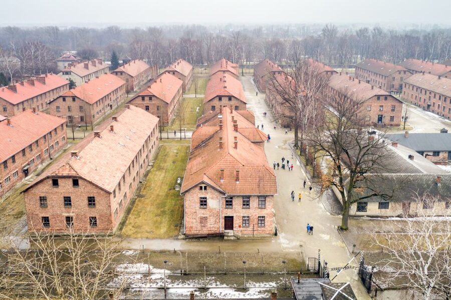 Krakow: Auschwitz Guided Tour with Pickup and Optional Lunch - Auschwitz I and the Arbeit Macht Frei gate