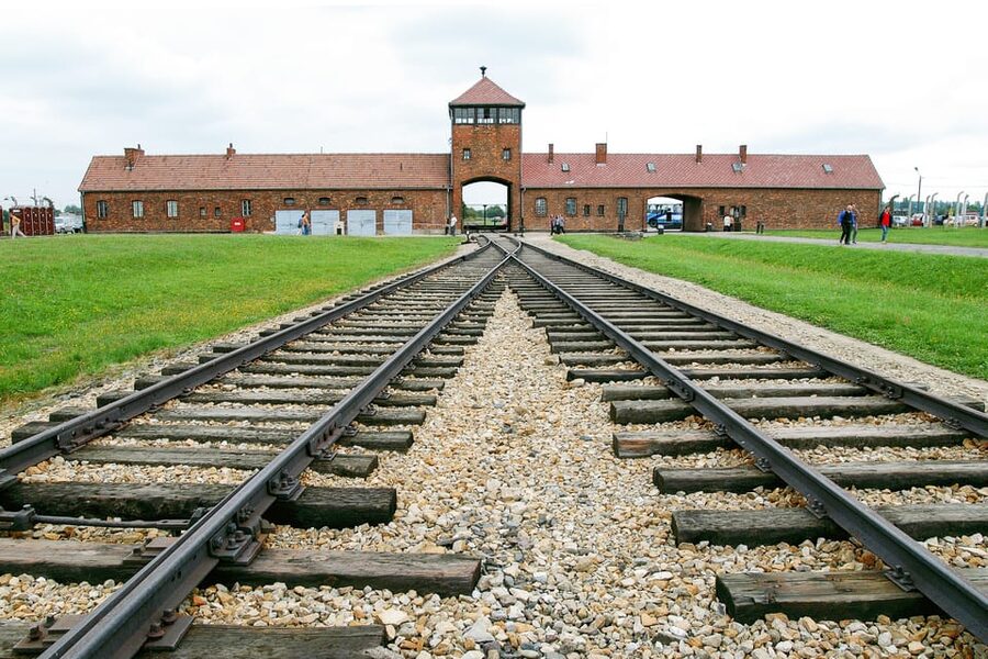 Krakow: Auschwitz & Wieliczka Salt Mine Guided Day Tour - Wieliczka Salt Mine: 2.5 hours below ground