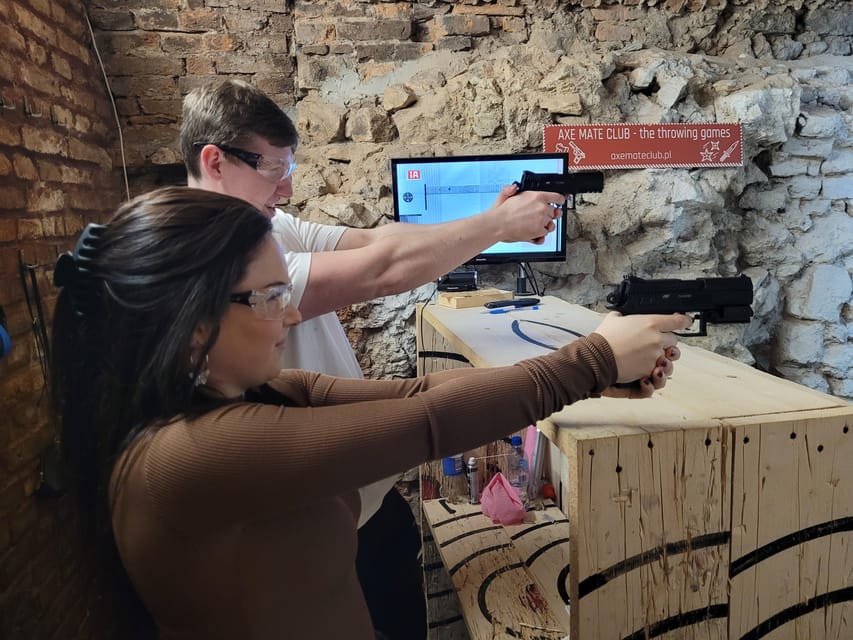 Krakow: Axe Mate Club Shooting Range Entry Ticket - Getting started with the safety briefing