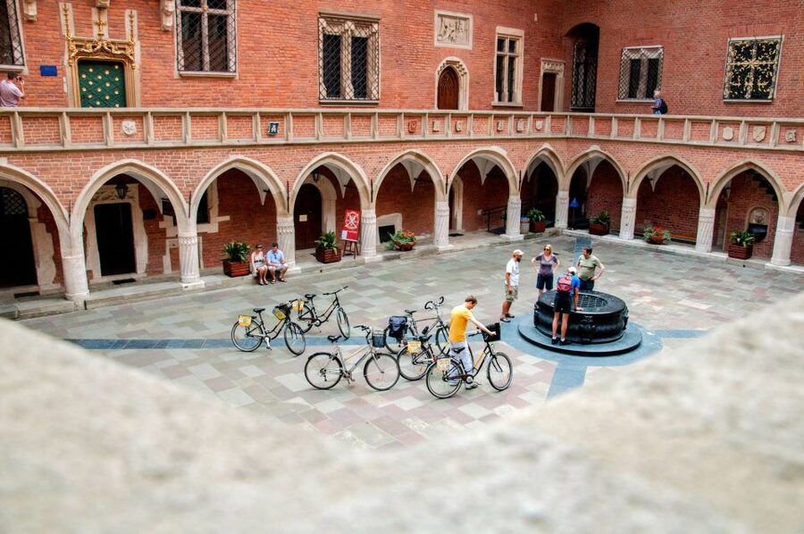 Krakow: Bike Tour of Old Town, Jewish Quarter and the Ghetto - Why a bike is a smart way to see Krakow